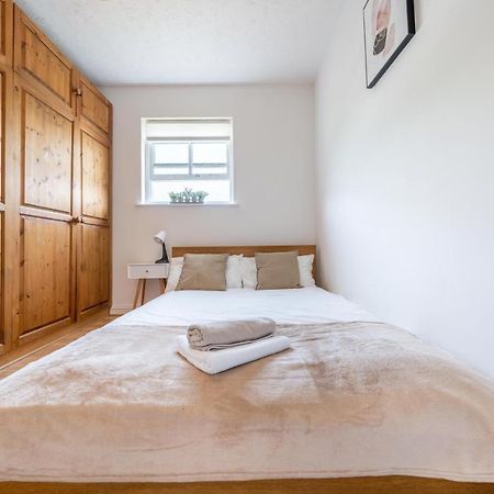 Stansted Airport & Bishops Stortford Town Centre Professional Apartment Bishop's Stortford Buitenkant foto