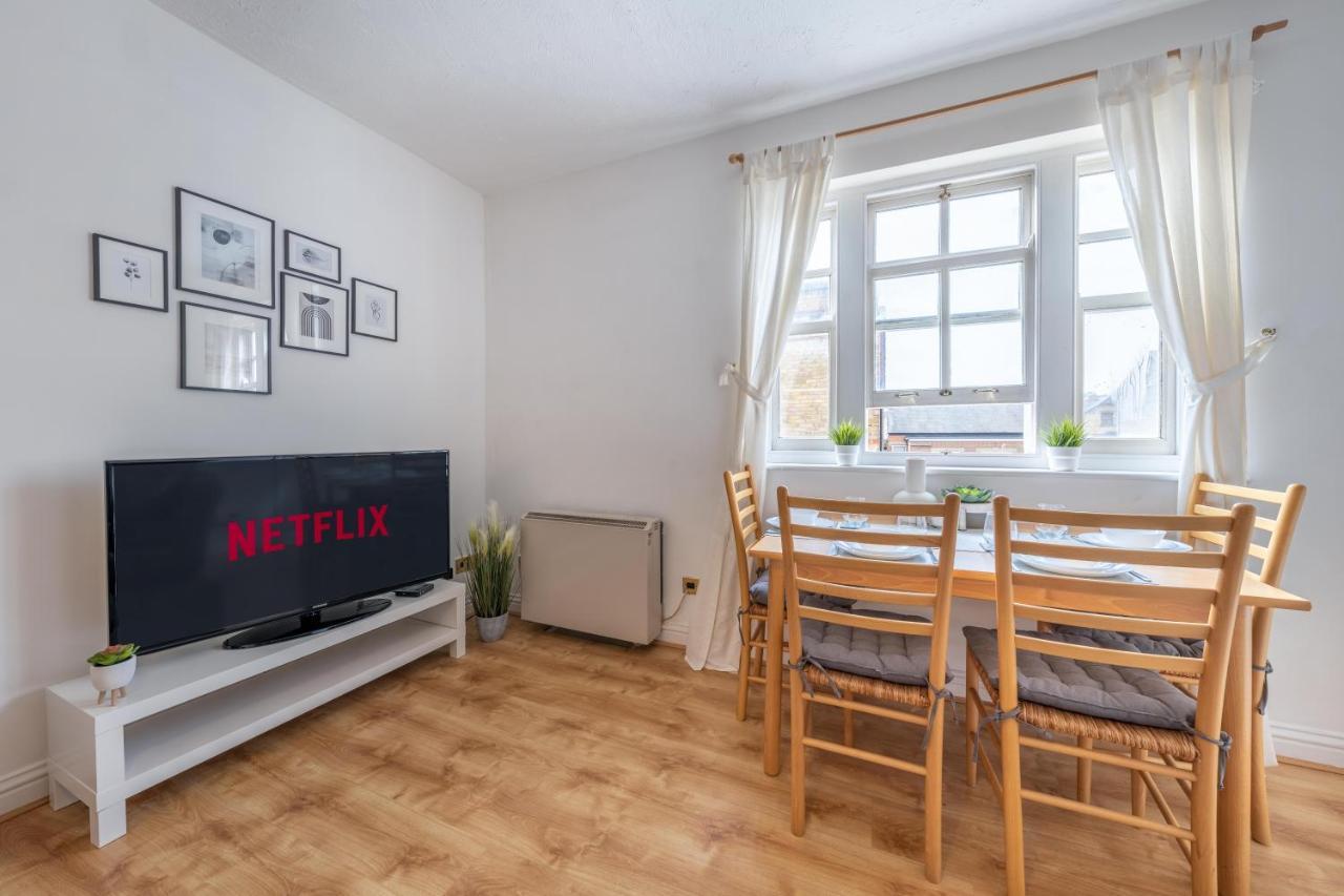 Stansted Airport & Bishops Stortford Town Centre Professional Apartment Bishop's Stortford Buitenkant foto