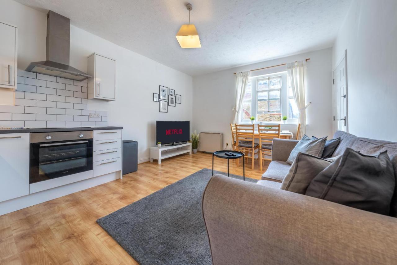 Stansted Airport & Bishops Stortford Town Centre Professional Apartment Bishop's Stortford Buitenkant foto