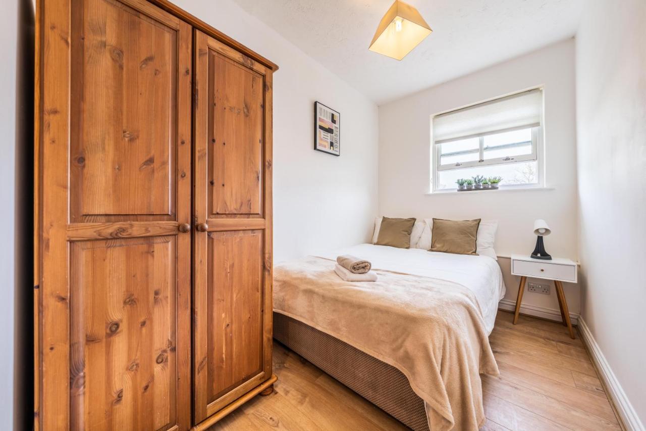Stansted Airport & Bishops Stortford Town Centre Professional Apartment Bishop's Stortford Buitenkant foto