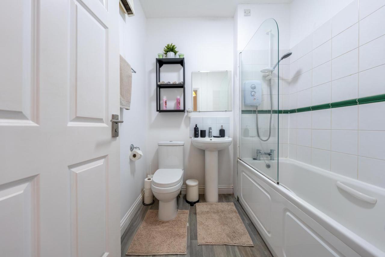 Stansted Airport & Bishops Stortford Town Centre Professional Apartment Bishop's Stortford Buitenkant foto