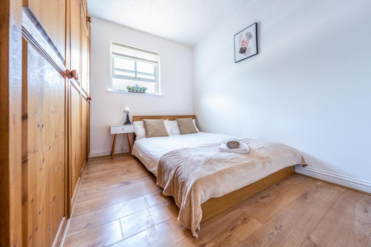 Stansted Airport & Bishops Stortford Town Centre Professional Apartment Bishop's Stortford Buitenkant foto